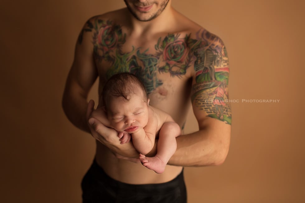 SugaShoc Photography Newborn Photographer Bucks County PA newborn dad pose