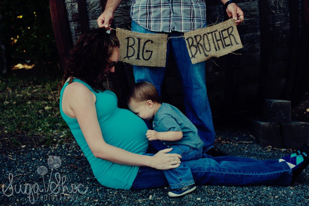SugaShoc_Photography_Maternity_Photographer_Bucks County_Doylestown_PA_maternity_big_brother_sign_kissing_belly