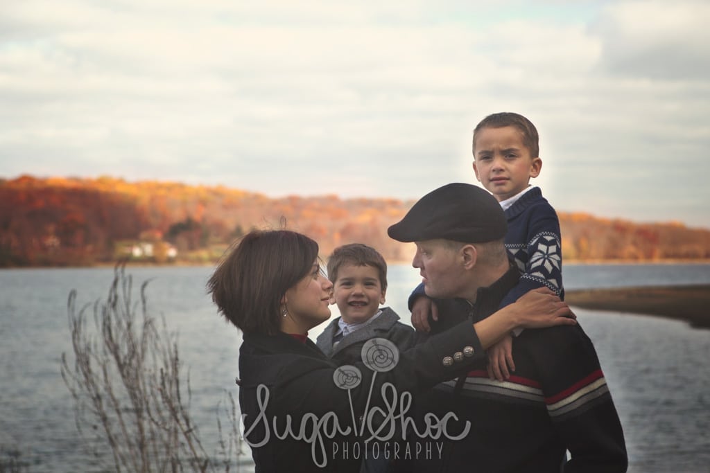 SugaShoc_Photography_Family_Photographer_Bucks County_Doylestown_PA_family_posed_by_lake