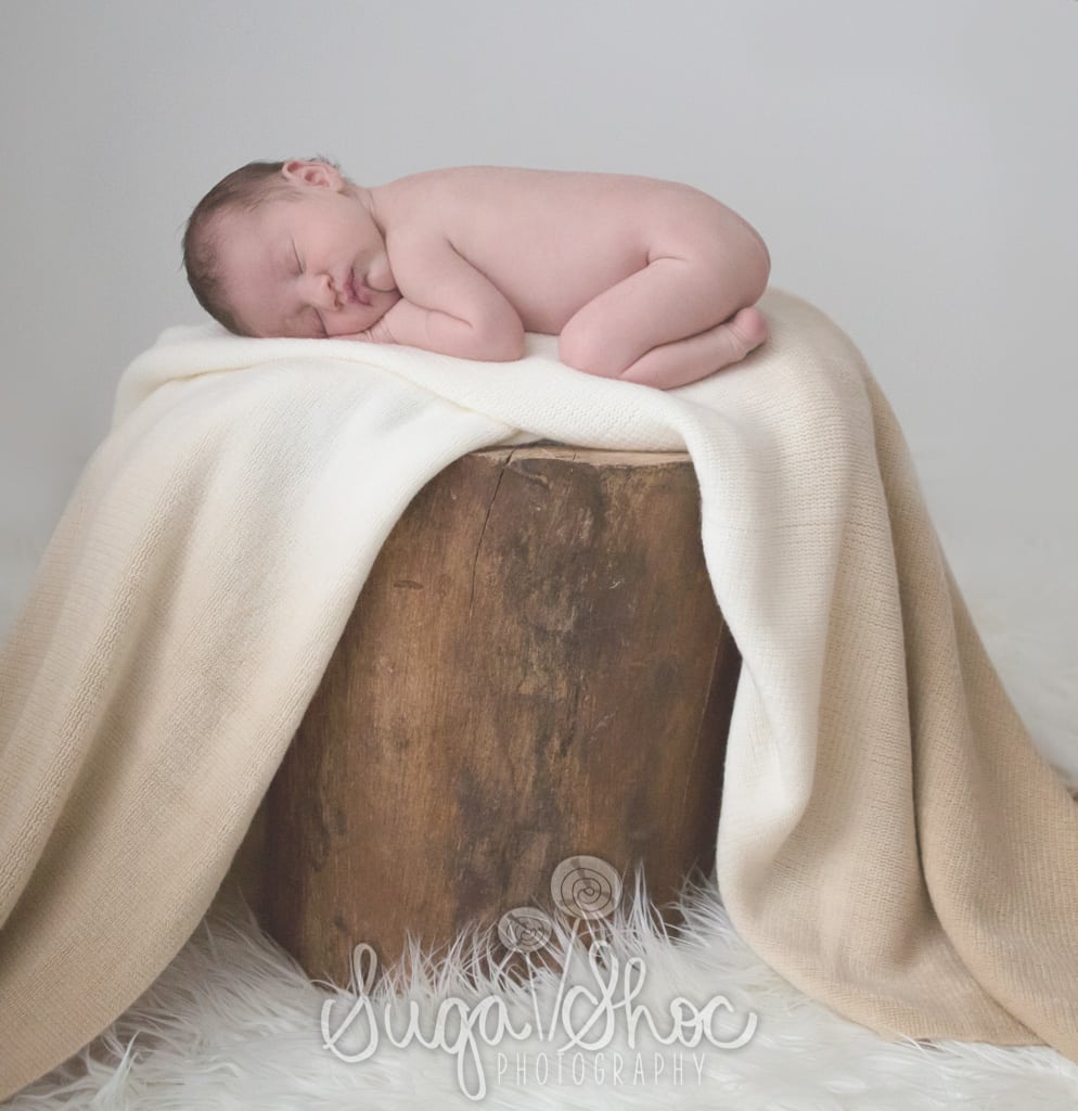 SugaShoc_Photography_Newborn_Photographer_Bucks County_Doylestown_PA_newborn_on_tree_stump