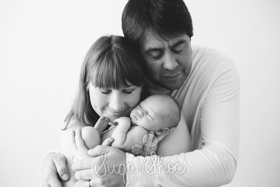SugaShoc_Photography_Newborn_Photographer_Bucks_County_PA_Doylestown_PA_mom_and_dad_pose_with_newborn