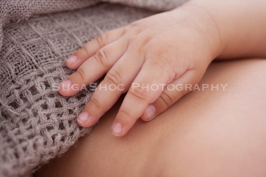 SugaShoc_Photography_Newborn_Photographer_Bucks_County_PA_Doylestown_PA_macro_shot_of_baby_hands