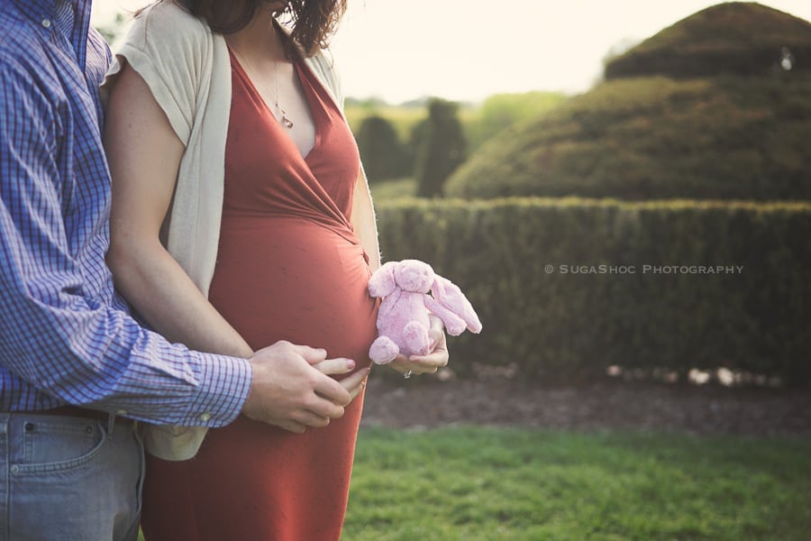 SugaShoc_Photography_Maternity_Photographer_Bucks_County_PA_Doylestown_PA_Longwood_Gardens_spring_maternity_photos_close_up_belly_pose_bunny