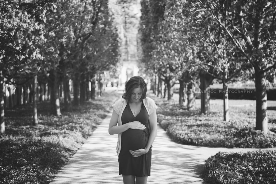 SugaShoc_Photography_Maternity_Photographer_Bucks_County_PA_Doylestown_PA_Longwood_Gardens_spring_maternity_photos_posing_ideas