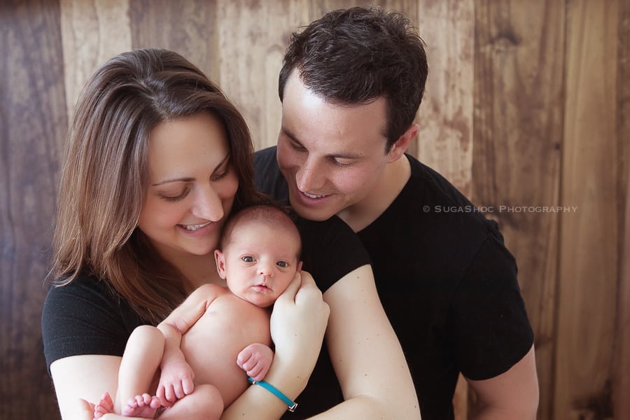 SugaShoc_Photography_Newborn_Photographer_Bucks_County_PA_Doylestown_PA_newborn_with_mom_and_dad_pose_newborn_with_family_pose