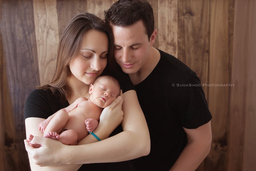 SugaShoc_Photography_Newborn_Photographer_Bucks_County_PA_Doylestown_PA_newborn_with_mom_and_dad_pose_newborn_with_family_pose