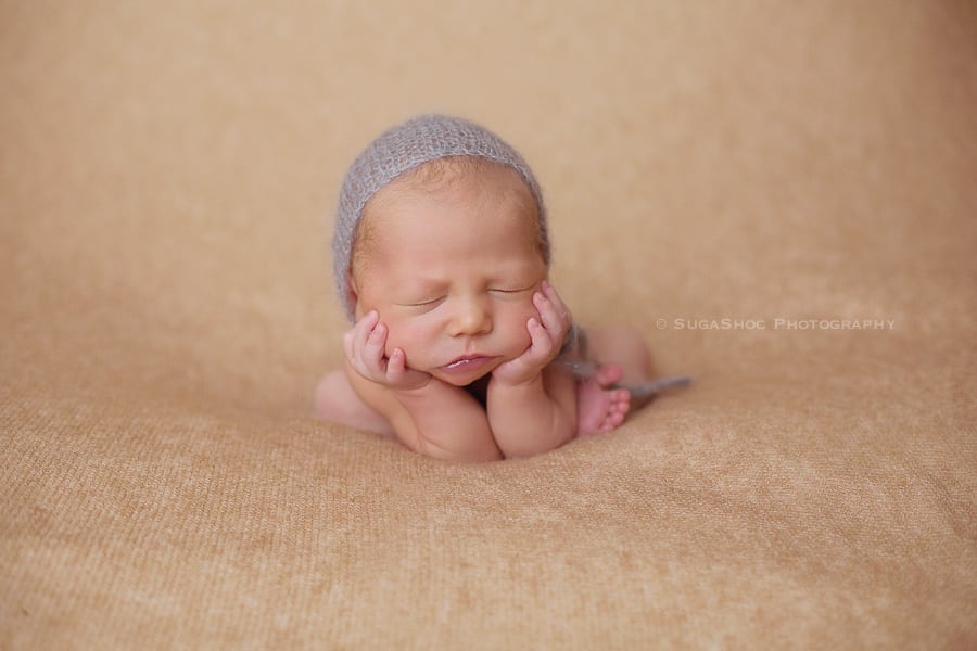 SugaShoc_Photography_Newborn_Photographer_Bucks_County_PA_Doylestown_PA_newborn_froggy_pose