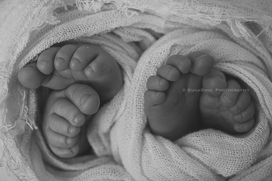 SugaShoc_Photography_Newborn_Twins_Photographer_Bucks_County_PA_Doylestown_PA_newborn_twin_macro_shot_of_feet