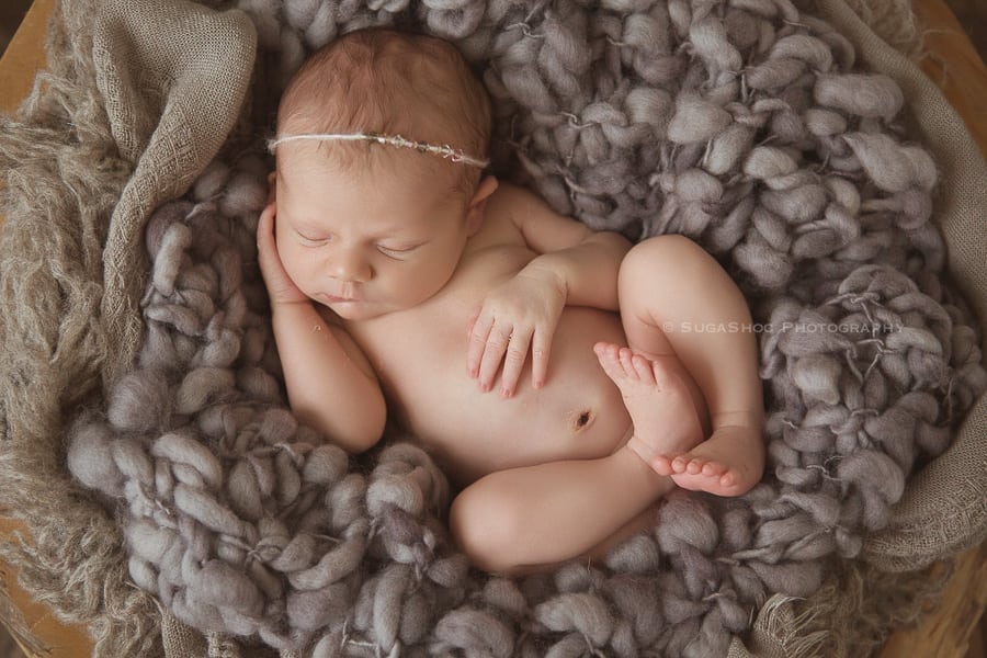 SugaShoc_Photography_Newborn_Photographer_Bucks_County_PA_Doylestown_PA_newborn_posing_ideas_gray_blanket