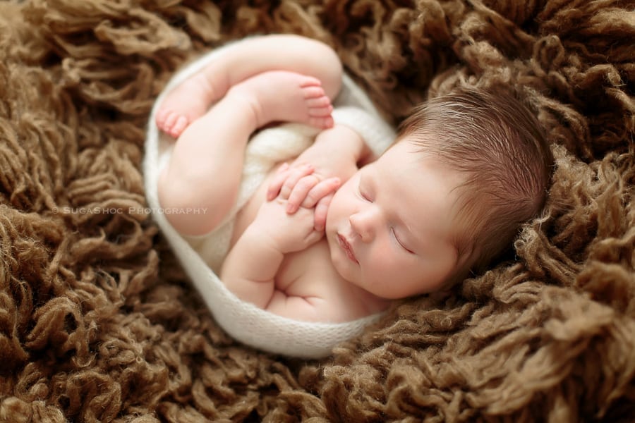 SugaShoc_Photography_Newborn_Photographer_Bucks_County_PA_Doylestown_PA_newborn_posing_ideas_newborn_with_knitted_wrap_curled_up