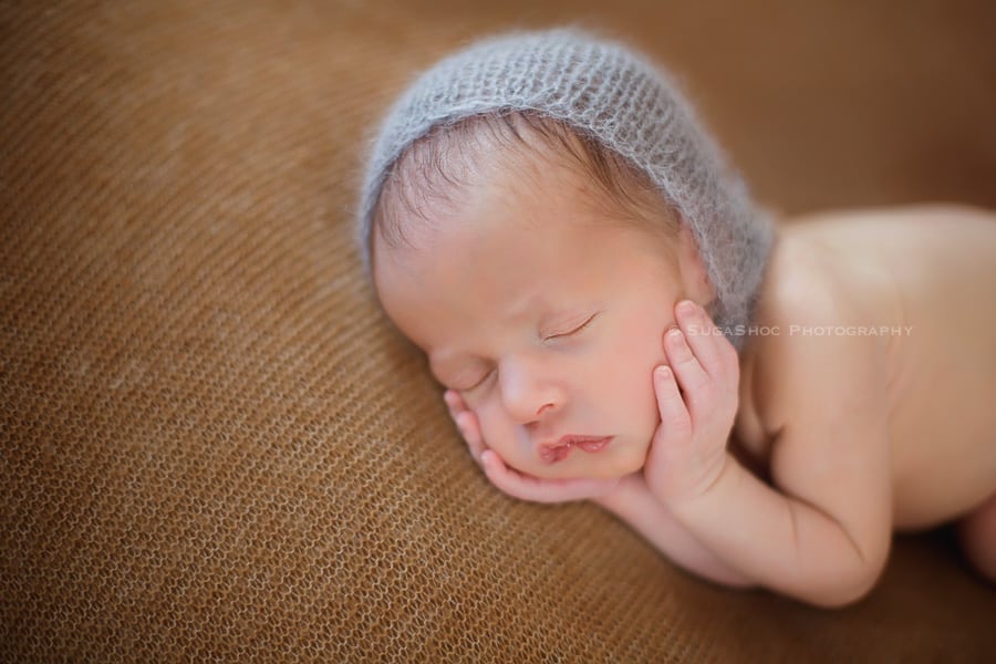 SugaShoc_Photography_Newborn_Photographer_Bucks_County_PA_Doylestown_PA_newborn_posing_ideas_face_in_hands_mohair_hat