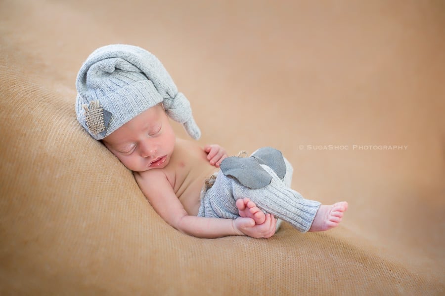 SugaShoc_Photography_Newborn_Photographer_Bucks_County_PA_Doylestown_PA_newborn_posing_ideas_newborn_upcycled_outfit