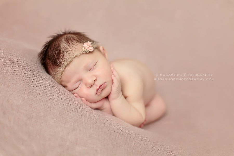 SugaShoc_Photography_Newborn_Photographer_Bucks_County_PA_Doylestown_PA_newborn_posing_ideas_head_in_hands