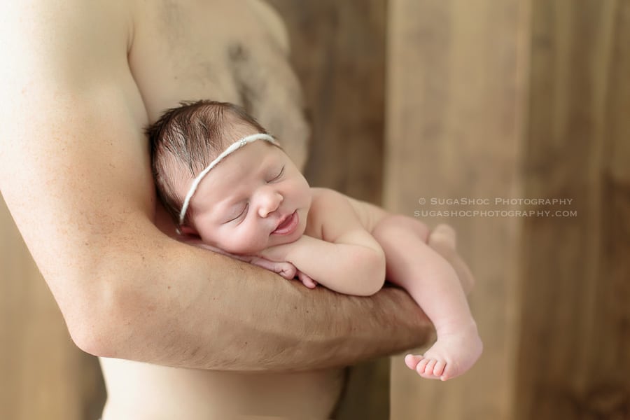 SugaShoc_Photography_Newborn_Photographer_Bucks_County_PA_Doylestown_PA_newborn_dad_posing_ideas_skin_to_skin_newborn_parent_posing_ideas