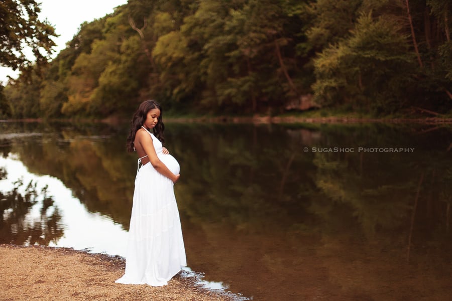 SugaShoc_Photography_Maternity_Photographer_Bucks_County_PA_Doylestown_PA_outdoor_maternity_session_maternity_posing_ideas_maternity_photo_by_water
