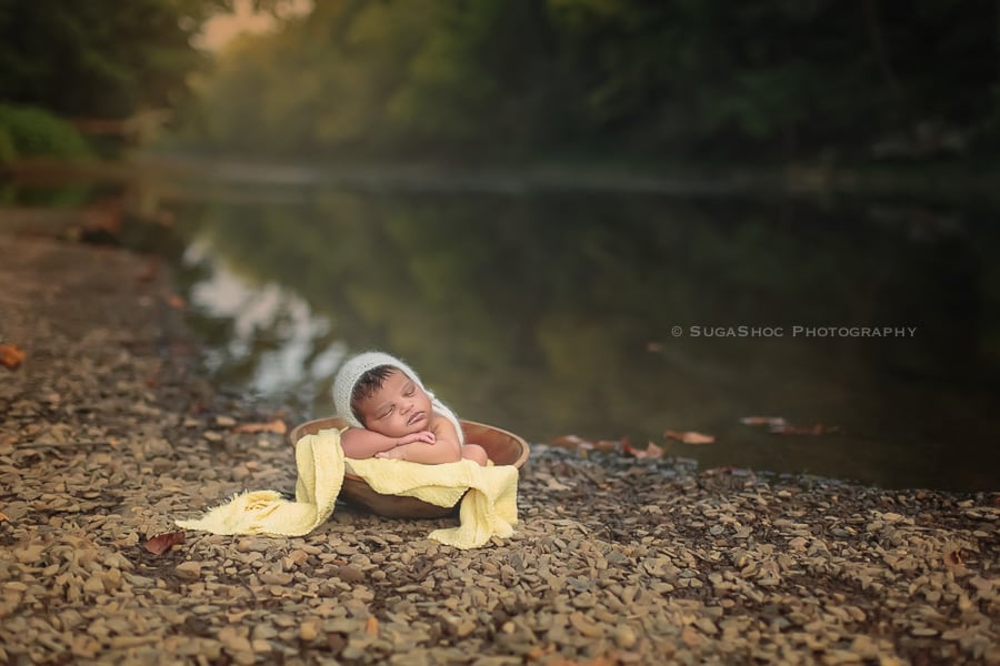 SugaShoc_Photography_Newborn_Photographer_Bucks_County_PA_Doylestown_PA_outdoor_newborn_photography_outdoor_newborn_posing_ideas_outdoor_newborn_lake_Pictures_newborn_in_wooden_bowl