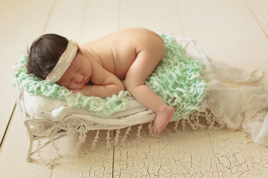 SugaShoc_Photography_Newborn_Photographer_Bucks_County_PA_Doylestown_newborn_posing_ideas_newborn_bed