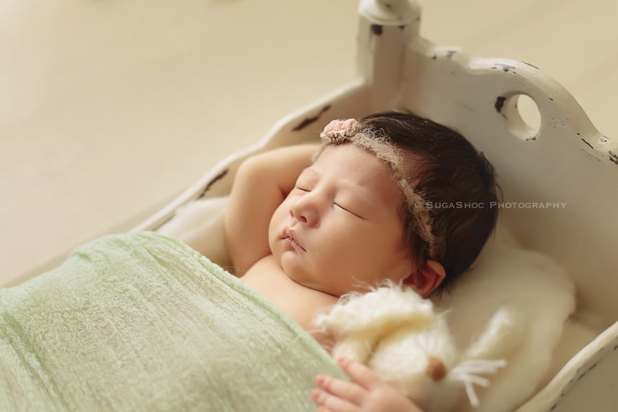SugaShoc_Photography_Newborn_Photographer_Bucks_County_PA_Doylestown_newborn_posing_ideas_newborn_bed