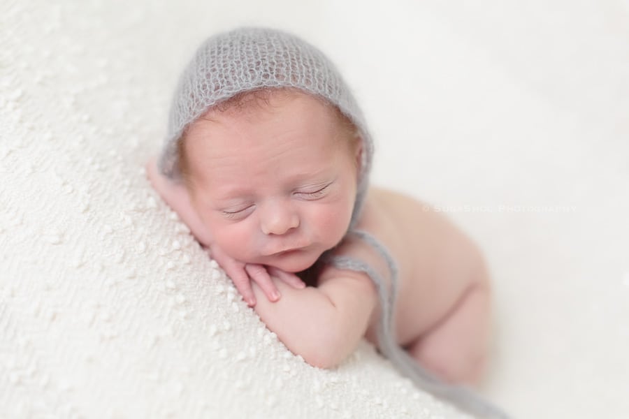 SugaShoc_Photography_Newborn_Photographer_Bucks_County_PA_Doylestown_PA_newborn_posing_ideas_newborn_head_in_hands_pose