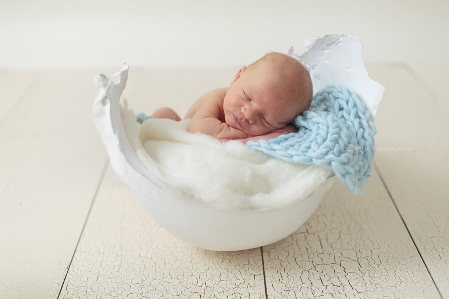 SugaShoc_Photography_Newborn_Photographer_Bucks_County_PA_Doylestown_PA_newborn_posing_ideas_newborn_in_belly_cast_with_blanket