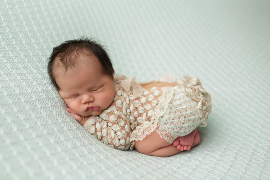 SugaShoc_Photography_Newborn_Photographer_Bucks_County_PA_Doylestown_PA_bum_up_pose_newborn posing ideas