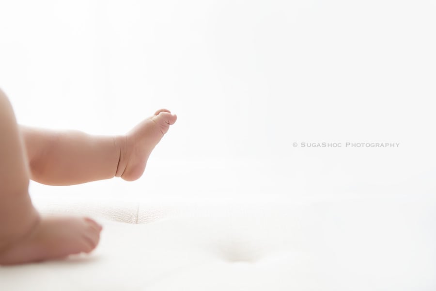 SugaShoc_Photography_baby_Photographer_Bucks_County_PA_Doylestown_PA_after_hip_dysplasia_close_up_of_feet_with_no_braces