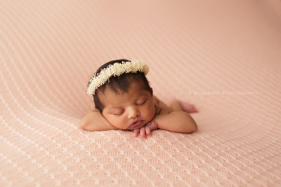 newborn baby girl head in hands pose sugashoc_photography_newborn_photographer_bucks_county_pa_doylestown_pa