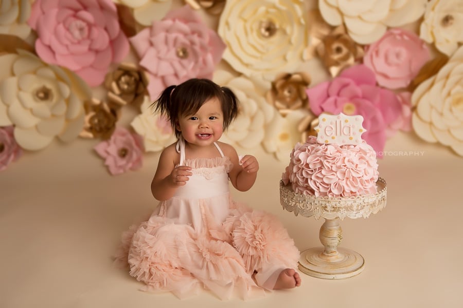 sugashoc_photography_cake_smash_photographer_bucks_county_pa_doylestown_pa_first_birthday_smash_cake_flowers_background_pink_theme