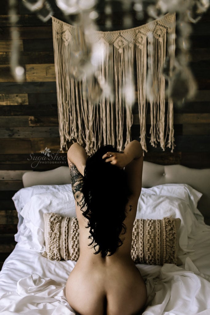 SugaShoc Photography Birthday Boudoir pose kneeling on bed naked booty shot