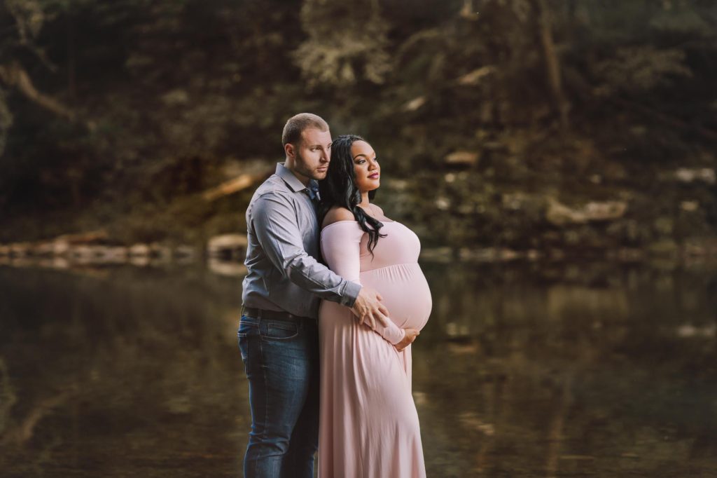 Custom Maternity Session Outdoor Pose